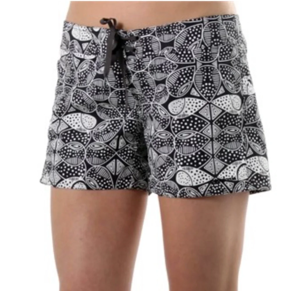 Patagonia Women’s Size‎ 2 Black White Printed Wavefarer Board Shorts